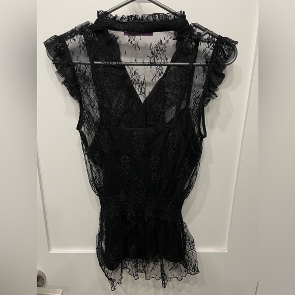 Smart Set beautiful black lacy button-up blouse with camisole - Picture 3 of 4